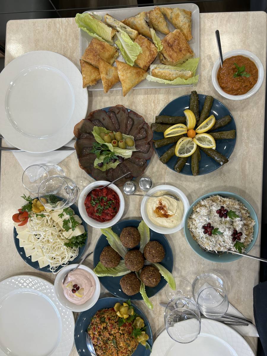 Traiteur libanais et arménien avec plats préparés pour des événements professionnels comme séminaires ou repas d'entreprise Plan-de-Cuques proche Château Gombert